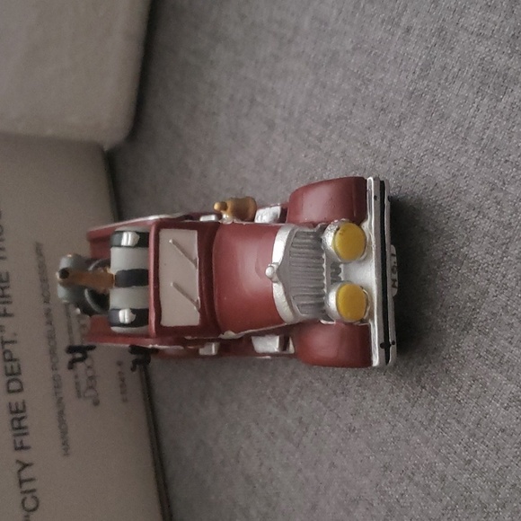 Heritage Village Collection City Fire Dept 56 Fire Truck handpainted porcelin - Picture 5 of 16